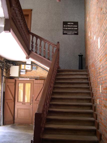  Escalier en boir (Direction de la fiscalité locale et des droits de voierie)